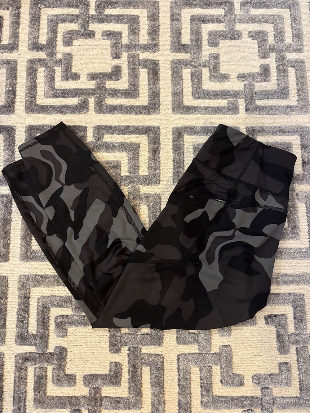 Athleta black and gray camo print leggings
